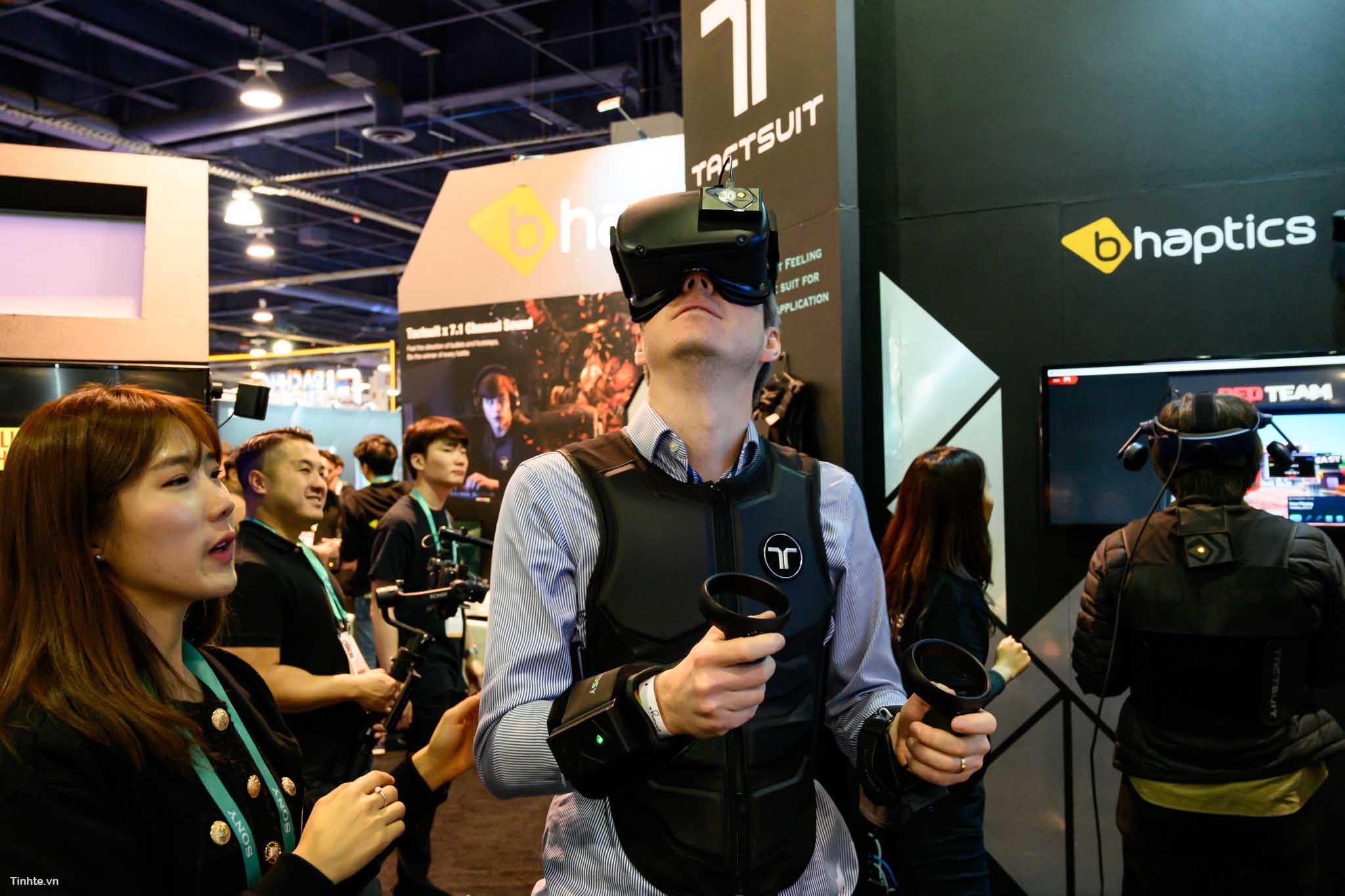 bHaptics Tactsuit - bộ đồ phản hồi xúc giác tăng trải nghiệm chơi game