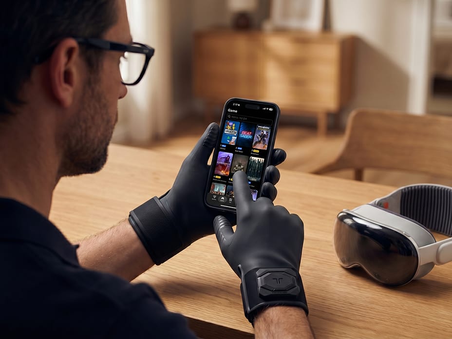 Touchscreen compatible fingertips